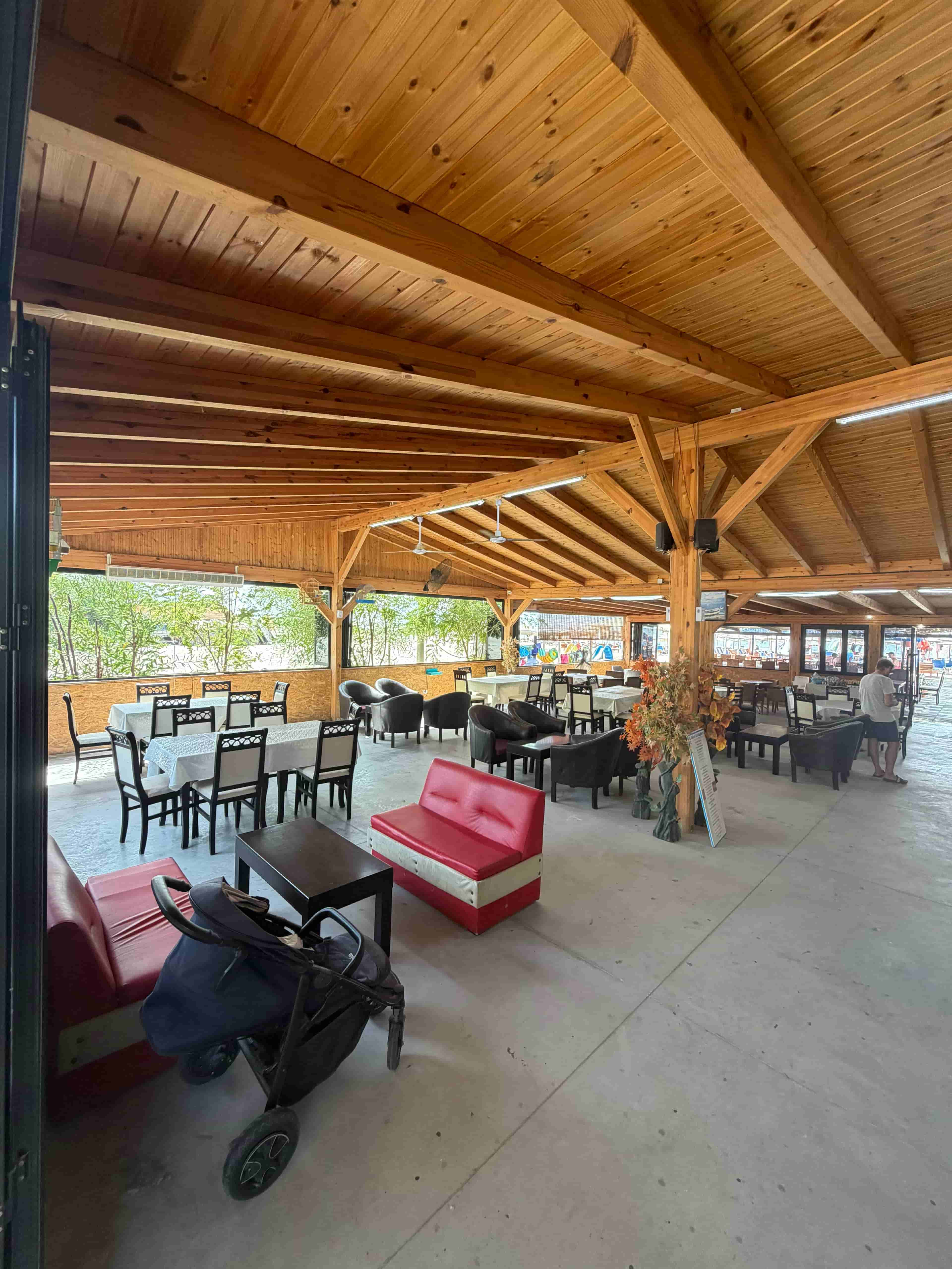 kAPITENI rESTAURANT, vLORE
